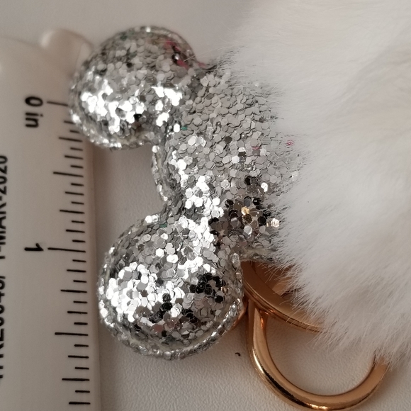 Disney Park Micky Mouse Glitter Keychain Pom Pom White only Left NEW - Picture 6 of 6